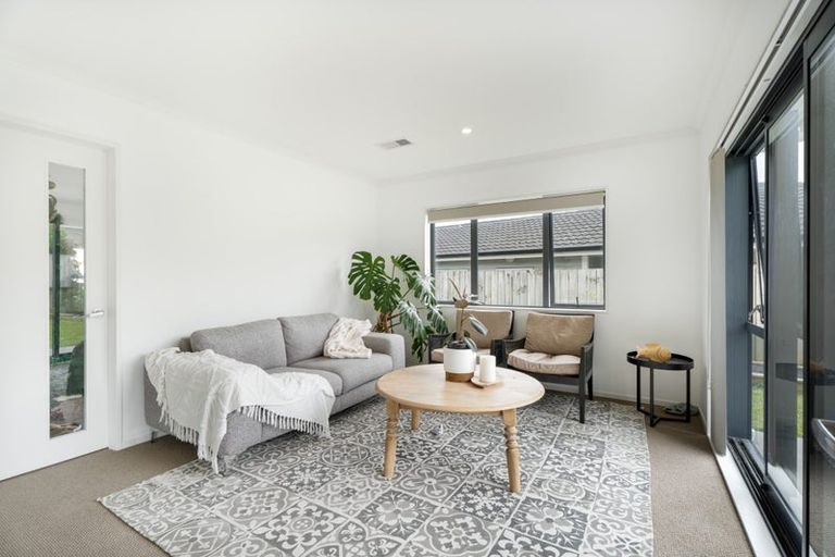 Photo of property in 77 Grenada Drive, Grenada Village, Wellington, 6037