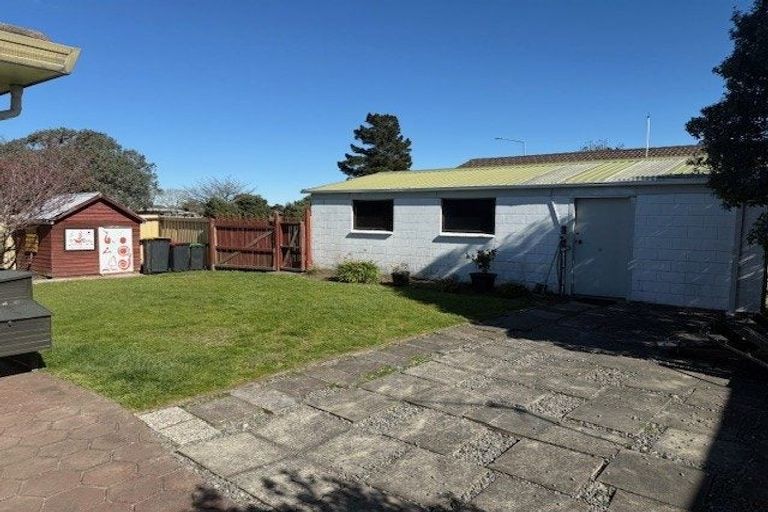 Photo of property in 76 Queenspark Drive, Parklands, Christchurch, 8083