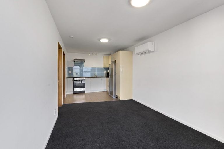 Photo of property in 92 Wynyard Crescent, Fernhill, Queenstown, 9300