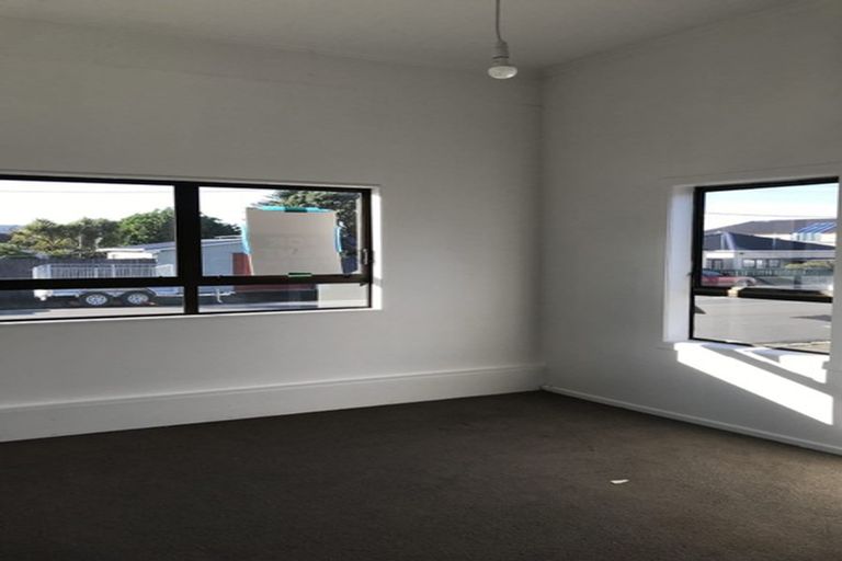 Photo of property in 17 Rua Street, Lyall Bay, Wellington, 6022