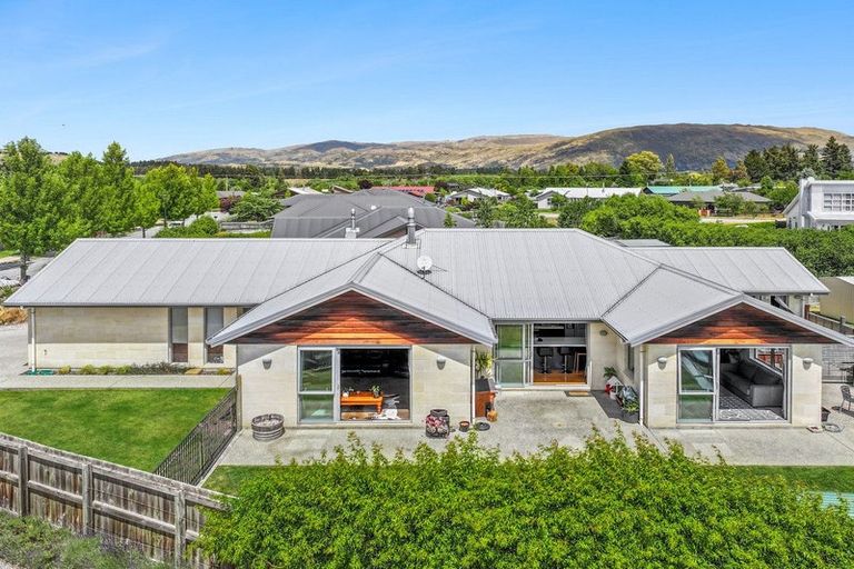 Photo of property in 30 Ash Avenue, Albert Town, Wanaka, 9305