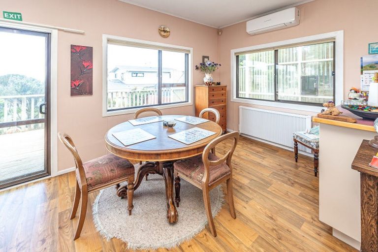 Photo of property in 13 Okiwa Terrace, Waiinu Beach, Whanganui, 4588