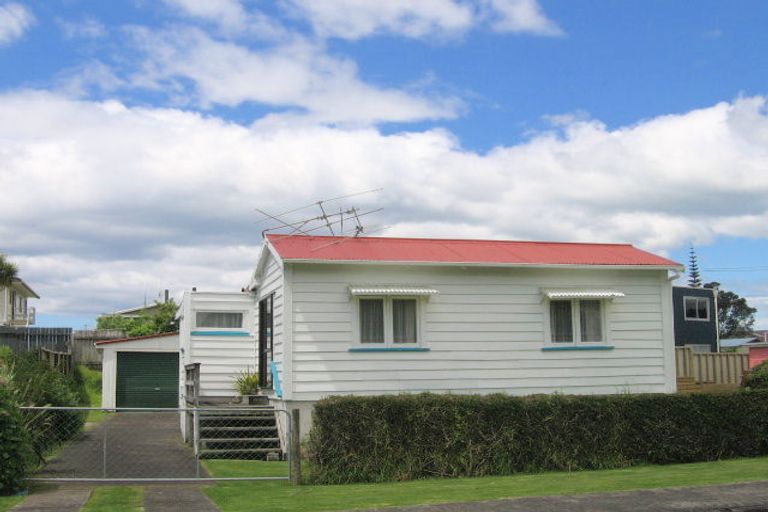 Photo of property in 32 Wallnutt Avenue, Waihi Beach, 3611