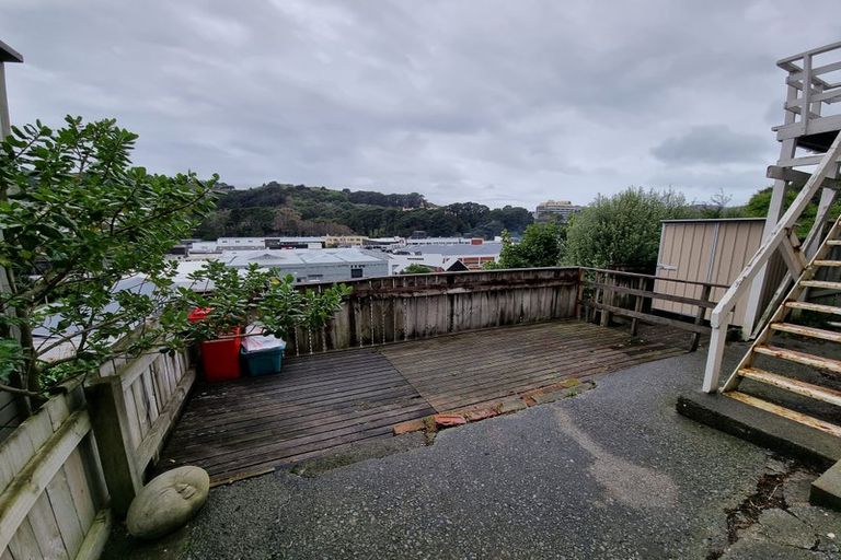 Photo of property in 129 Tasman Street, Mount Cook, Wellington, 6021