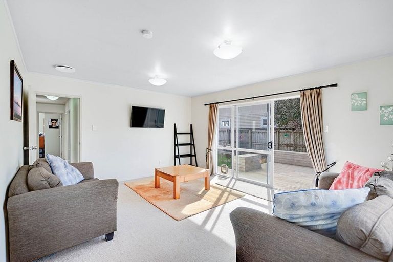 Photo of property in 300 Shakespeare Street, Leamington, Cambridge, 3432