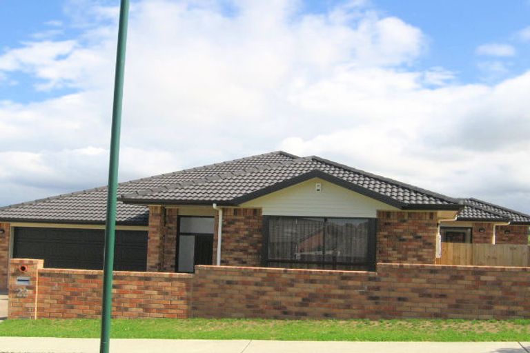 Photo of property in 22 Mackwell Road, Fairview Heights, Auckland, 0632