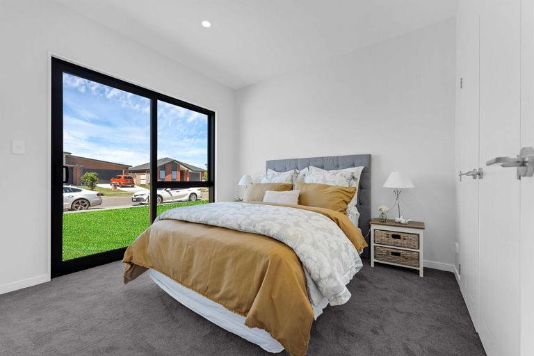 Photo of property in 27 Korowhiti Road, Clarks Beach, 2122