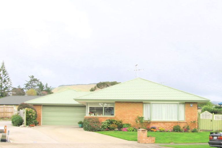 Photo of property in 7 Balmerino Grove, Waikanae, 5036