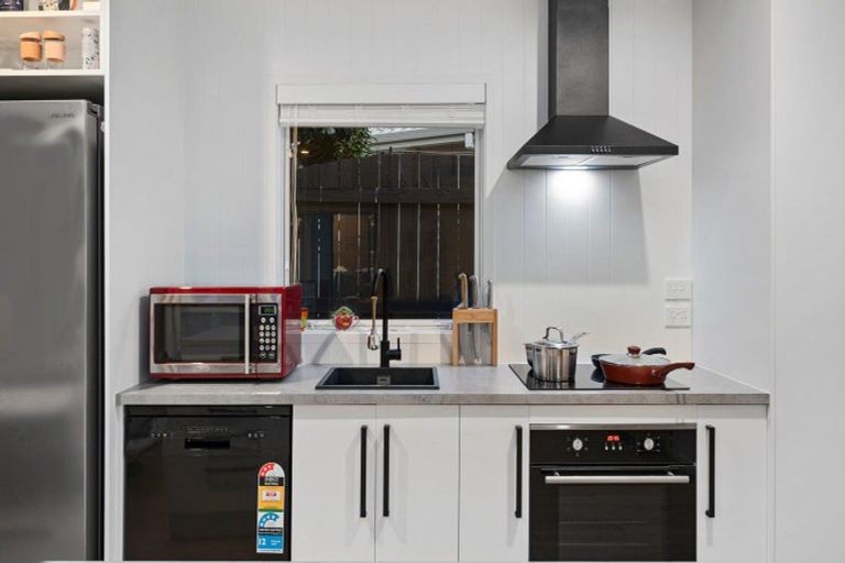 Photo of property in 8 Mardi Place, Mount Maunganui, 3116