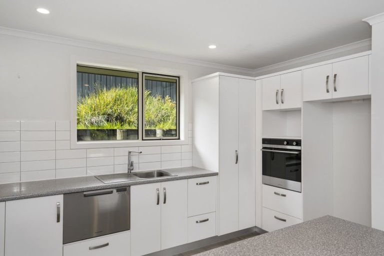 Photo of property in Waterview Estate, 84/4 Greystone Place, Omokoroa, 3114