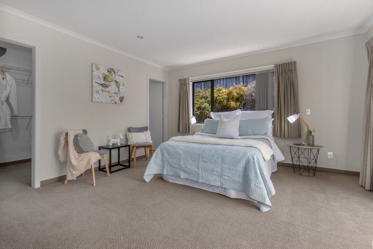 Photo of property in 6 Aotea Drive, Aotea, Porirua, 5024