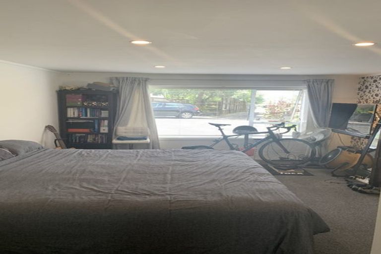 Photo of property in 84 Ravenwood Drive, Forrest Hill, Auckland, 0620