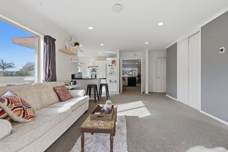 Photo of property in 27 Westminster Gardens, Unsworth Heights, Auckland, 0632