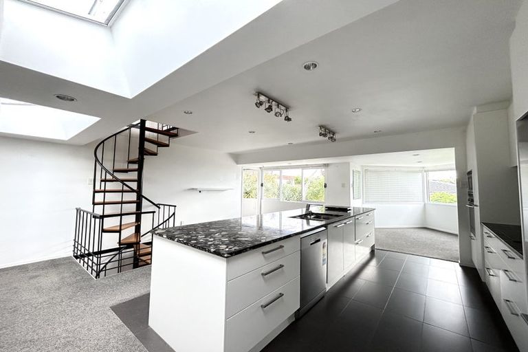 Photo of property in 2/16 Orchard Road, Waiake, Auckland, 0630