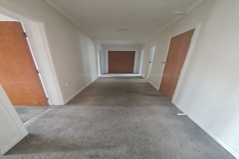 Photo of property in 6 Kingdale Road, Henderson, Auckland, 0610