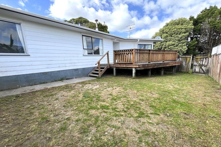 Photo of property in 28 Larissa Avenue, Henderson, Auckland, 0610