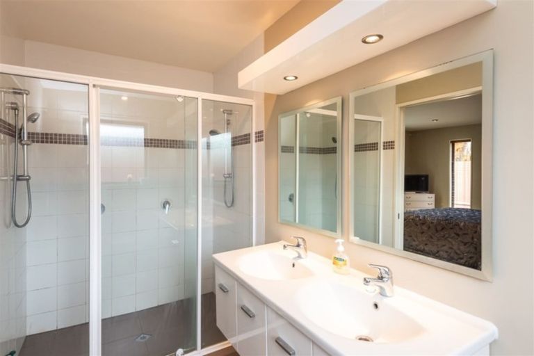 Photo of property in 25 Linkwater Way, Parklands, Christchurch, 8083