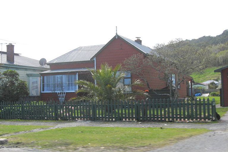 Photo of property in 77 Fox Street, Cobden, Greymouth, 7802