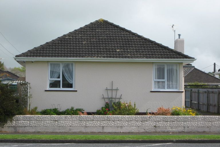 Photo of property in 19 Domett Street, Waitara, 4320