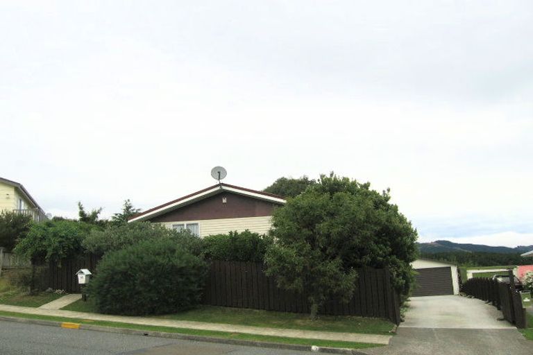 Photo of property in 16 Mount Marua Drive, Timberlea, Upper Hutt, 5018