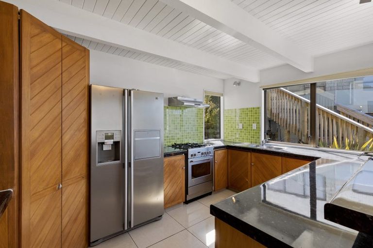 Photo of property in 92 Wynyard Crescent, Fernhill, Queenstown, 9300