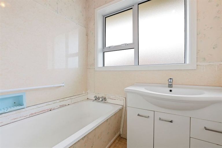 Photo of property in 5 Lochee Road, Upper Riccarton, Christchurch, 8041