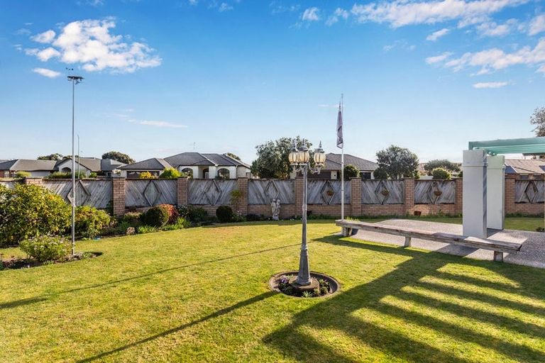 Photo of property in 1 Quadrant Heights, Paraparaumu, 5032