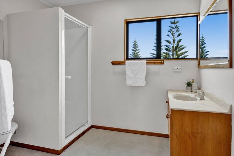Photo of property in 6 Bushview Place, Upper Vogeltown, New Plymouth, 4310