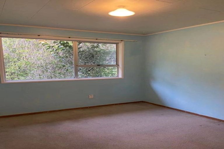 Photo of property in 12 Pankhurst Place, Sunnyvale, Auckland, 0612
