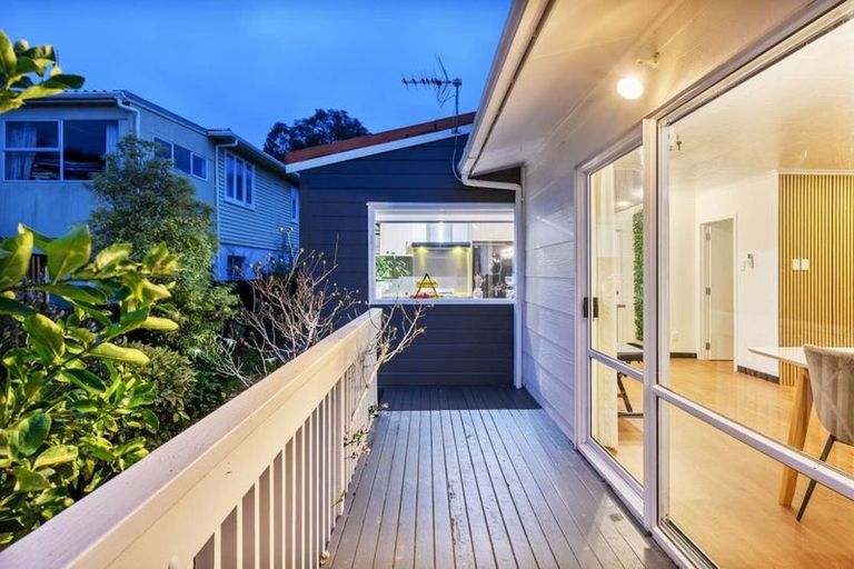 Photo of property in 37 Roberts Road, Te Atatu South, Auckland, 0610