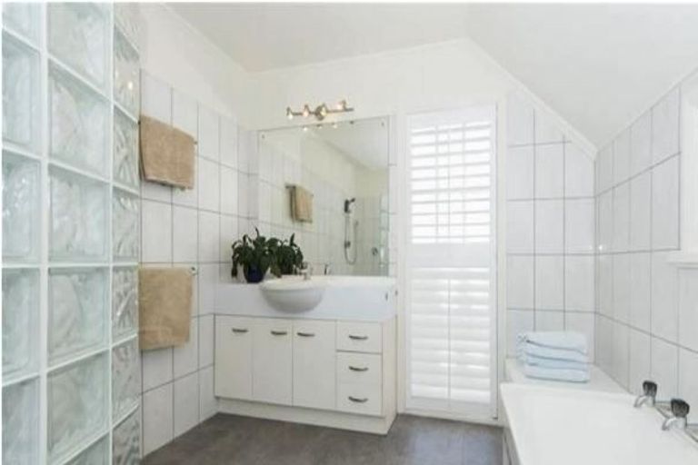 Photo of property in 110 Walker Road, Opaheke, Papakura, 2584