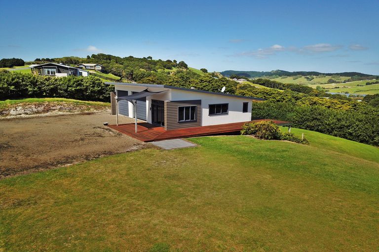 Photo of property in 15 Tamahunga Road, Kaiwaka, 0573
