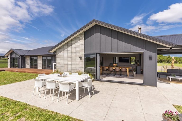 Photo of property in 39 Sandown Road, Te Horo Beach, Otaki, 5581