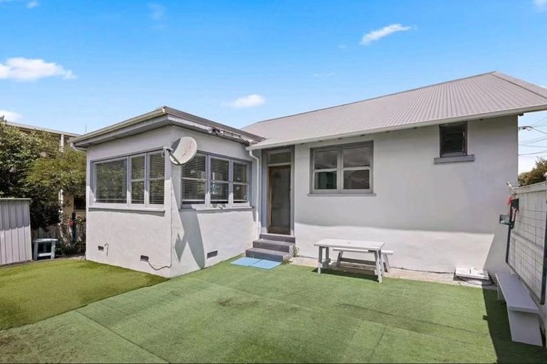 Photo of property in 2/221 Onewa Road, Birkenhead, Auckland, 0626