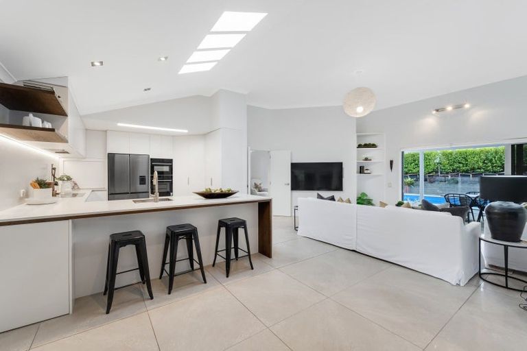 Photo of property in 53 Manor Park, Sunnyhills, Auckland, 2010