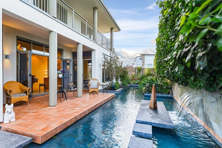 Photo of property in 67 Harbour View Road, Te Atatu Peninsula, Auckland, 0610