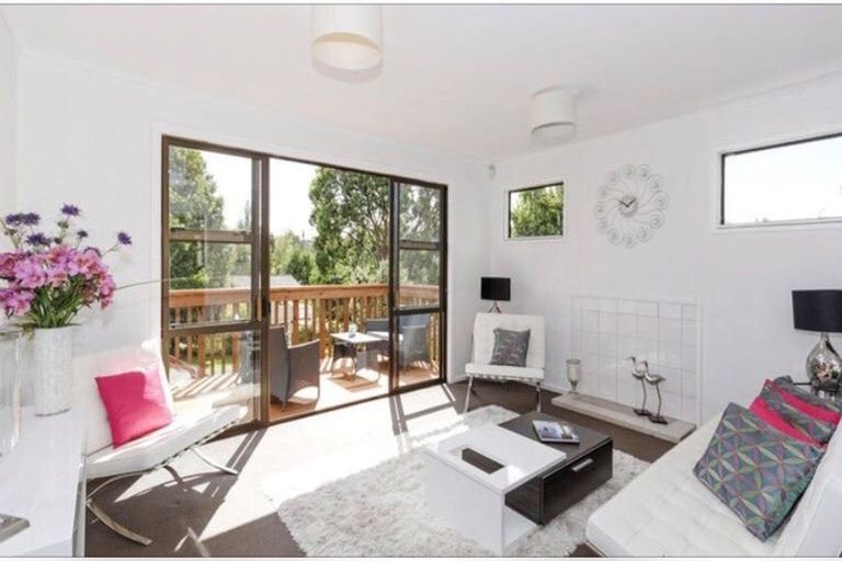 Photo of property in 35 Taipari Road, Te Atatu Peninsula, Auckland, 0610