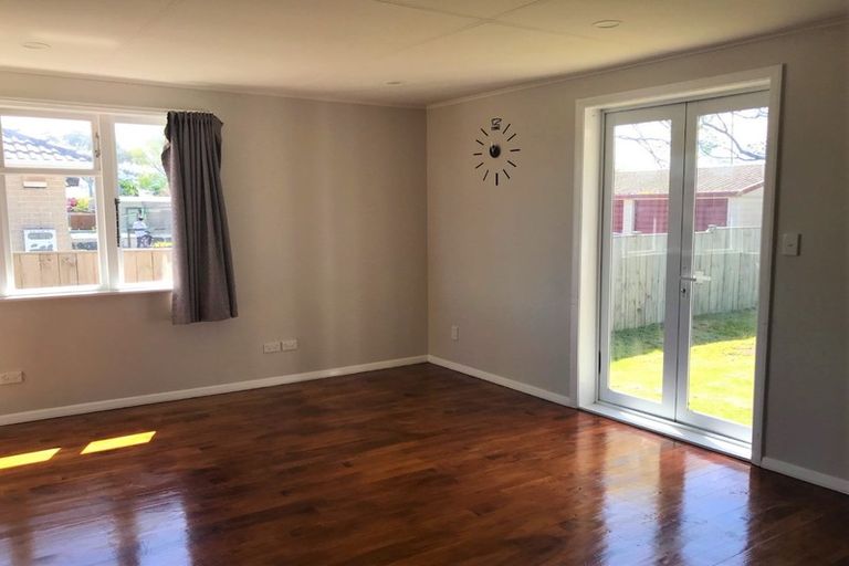 Photo of property in 11 Kohinoor Avenue, Mangere, Auckland, 2022