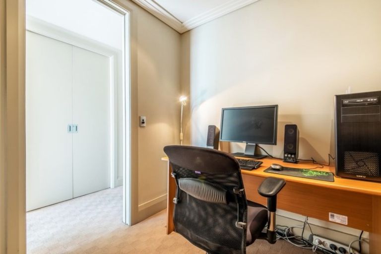 Photo of property in The Quays Apartments, 4m/99 Customs Street, Auckland Central, Auckland, 1010