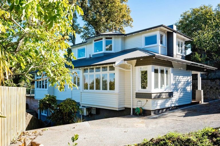 Photo of property in 10 Lincoln Road, Bluff Hill, Napier, 4110