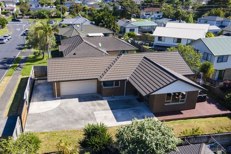 Photo of property in 8 Woodbank Drive, Glen Eden, Auckland, 0602