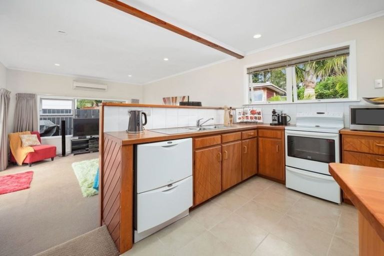 Photo of property in 1/8 Arrow Road, Forrest Hill, Auckland, 0620