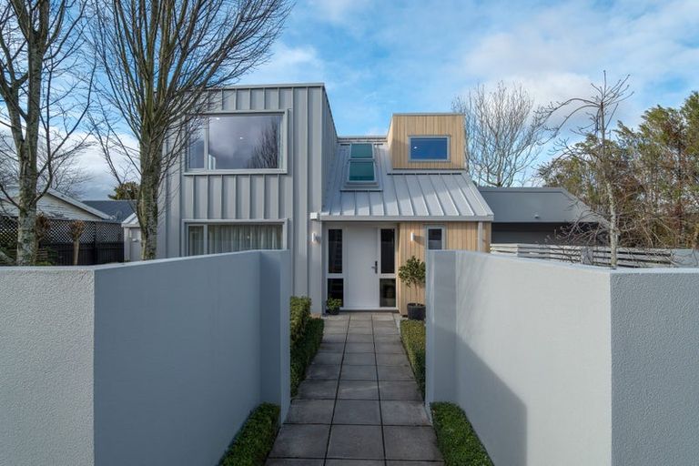 Photo of property in 92a Jeffreys Road, Fendalton, Christchurch, 8052