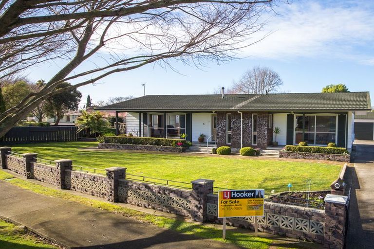 Photo of property in 5 Carter Crescent, Awapuni, Palmerston North, 4412
