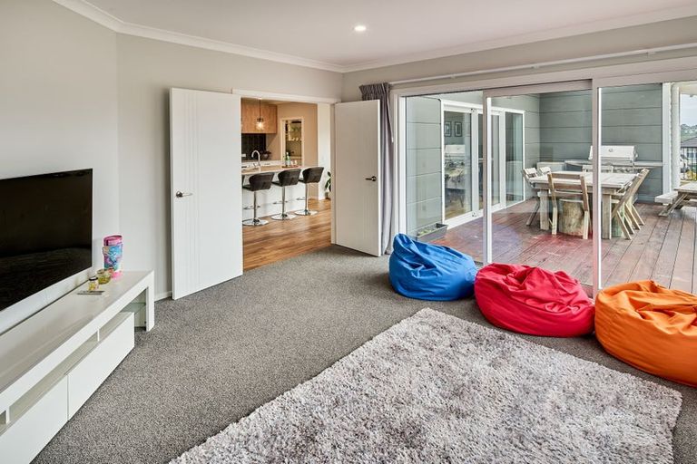 Photo of property in 107 Queen Charlotte Drive, Aotea, Porirua, 5024