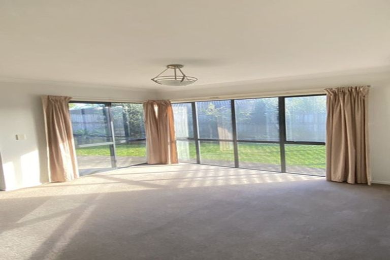 Photo of property in 10 Scarlet Oak Drive, Schnapper Rock, Auckland, 0632