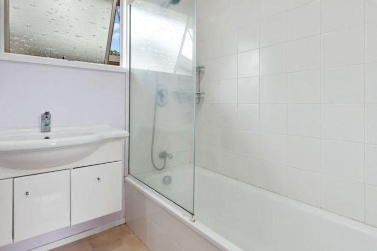 Photo of property in 2/21 Glamorgan Drive, Torbay, Auckland, 0630