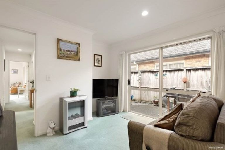 Photo of property in 32 Hugh Green Drive, Pinehill, Auckland, 0632