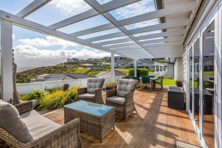 Photo of property in 9 Ships Cove, Whitby, Porirua, 5024