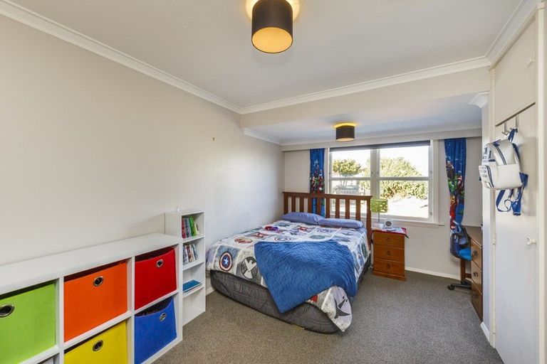 Photo of property in 38 Wikiriwhi Crescent, Awapuni, Palmerston North, 4412